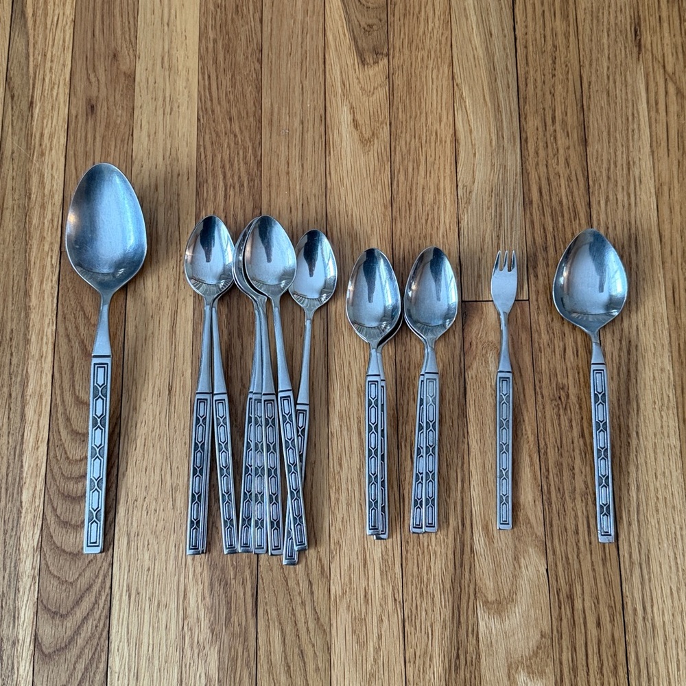 Northland Montezuma Stainless Flatware15 Pcs with Serving Pcs Fork Spoons MCM